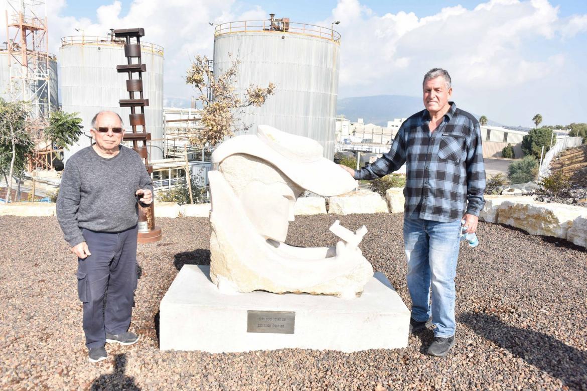 ראש המועצה, אייל בצר וידידיה מור, הפסל 