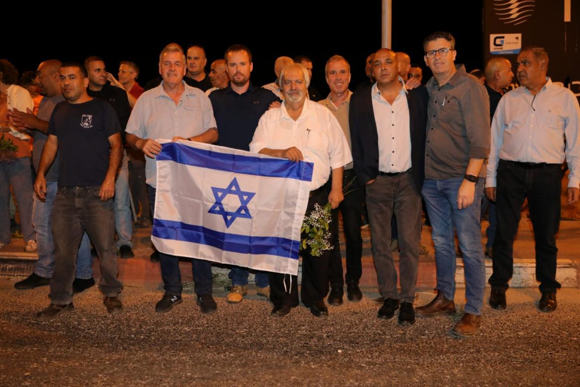 ראשי רשויות האזור בהפגנת קירוב לבבות 