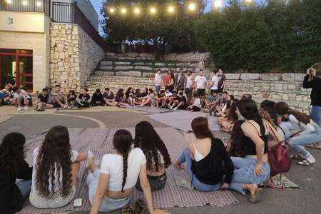 אירוח בשמשית