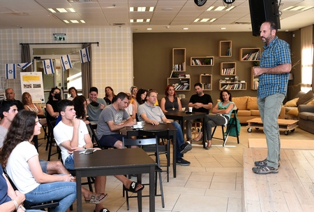 יפתח גיא - מנהל אגף החינוך