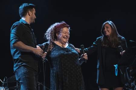 לאה שבת ואחייניה בהופעה