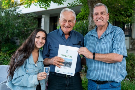 פרויקט סיפורי חיים - ראש המועצה עם ותיק וסטודנטית