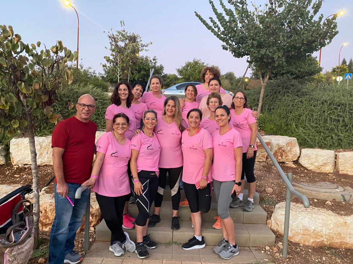 קבוצת גמאני רצה עם ניר שנער מנהל מחלקת הספורט במועצה