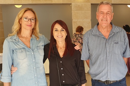 מימין לשמאל: ראש המועצה אייל בצר, מנהלת הקתדרה ריקי שמעוני, ממ ראש המועצה וסגניתו דליה אייל הקתדרה, דליה אייל