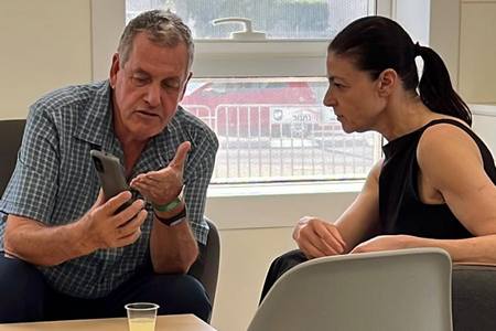 ראש המועצה אייל בצר עם מרב מיכאלי שרת התחבורה 