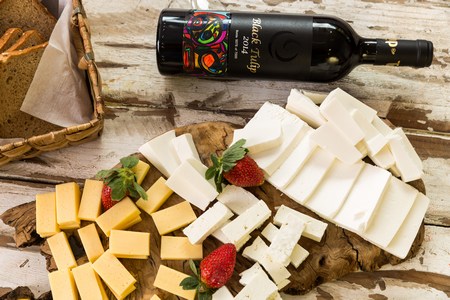 גבינות ויין