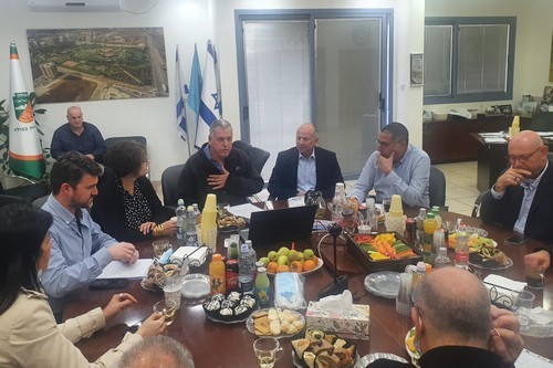 מימין לשמאל: דר אלדר ברקוביץ, עפר בן אליעזר, אבי אלקבץ, אייל בצר, רות רלבג, מאיר חלי ודר אורלי ווינשטיין 