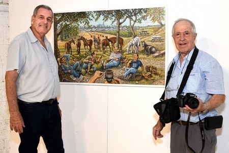 ראש המועצה עם הצייר יונתן טל 