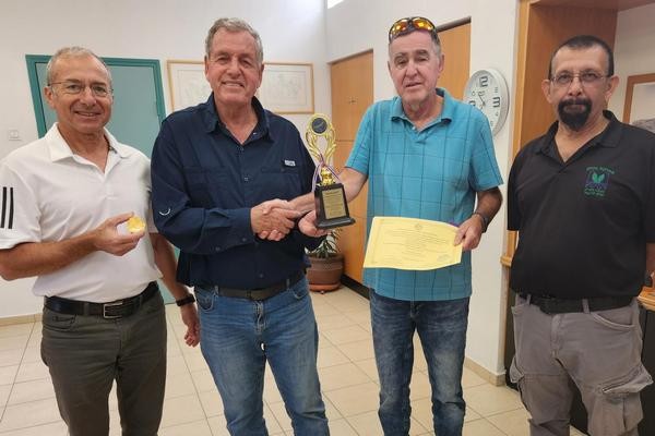 ראש המועצה ונציגי להקת המחול אלון יזרעאל