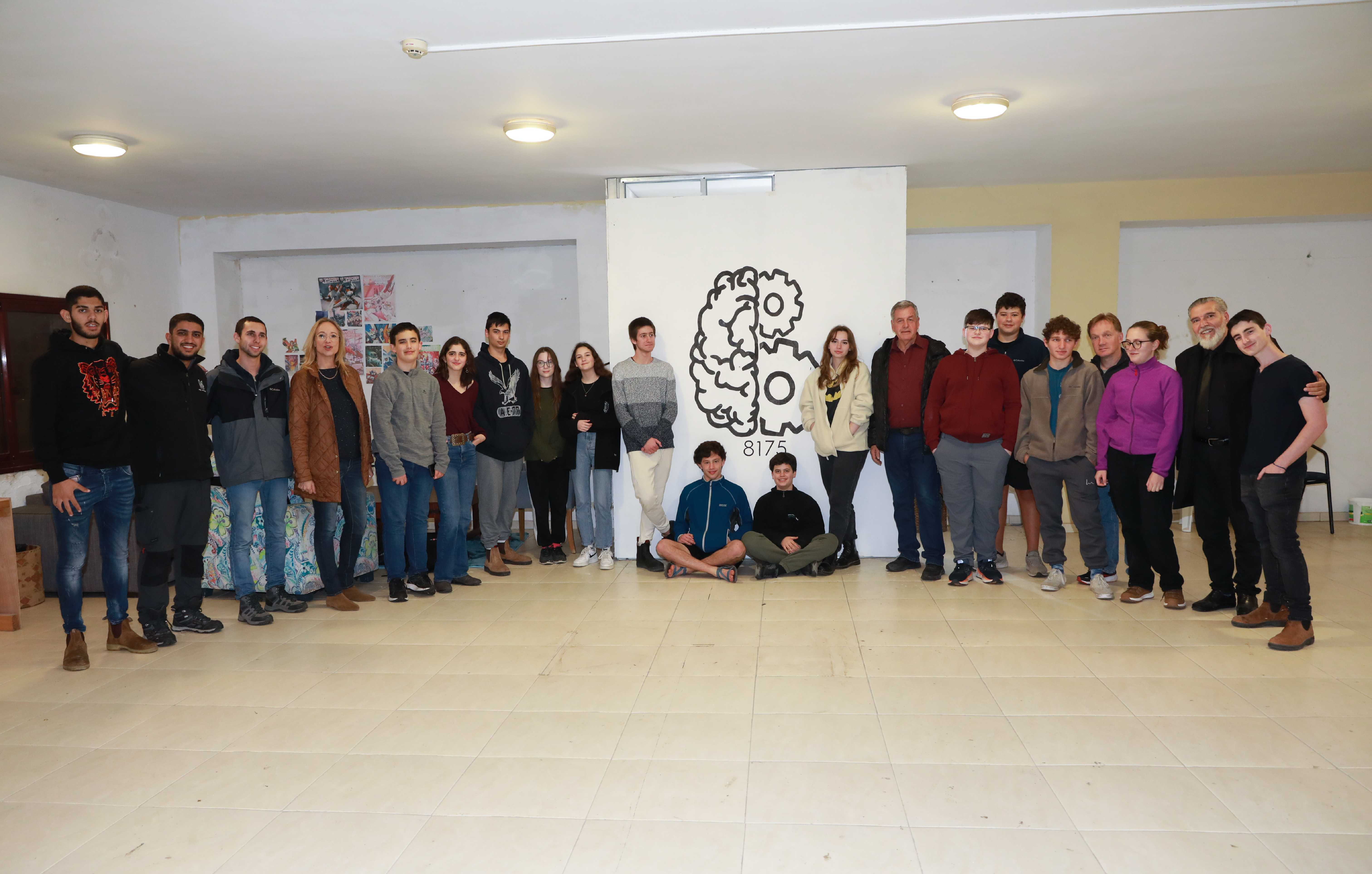 קבוצת הרובוטיקה Piece Of  Mind 8175