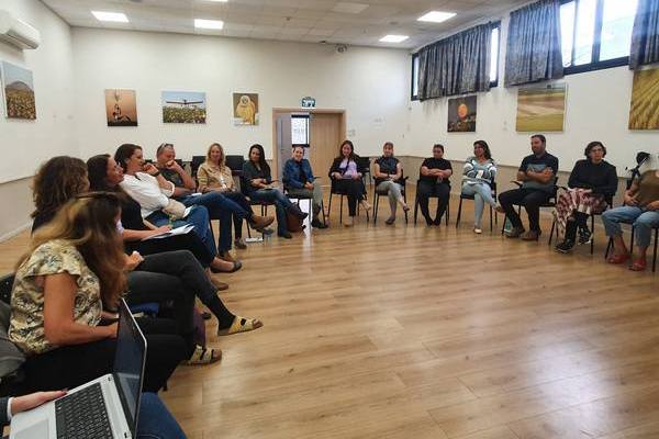 שולחן עגול בנושא בעלי מוגבליות