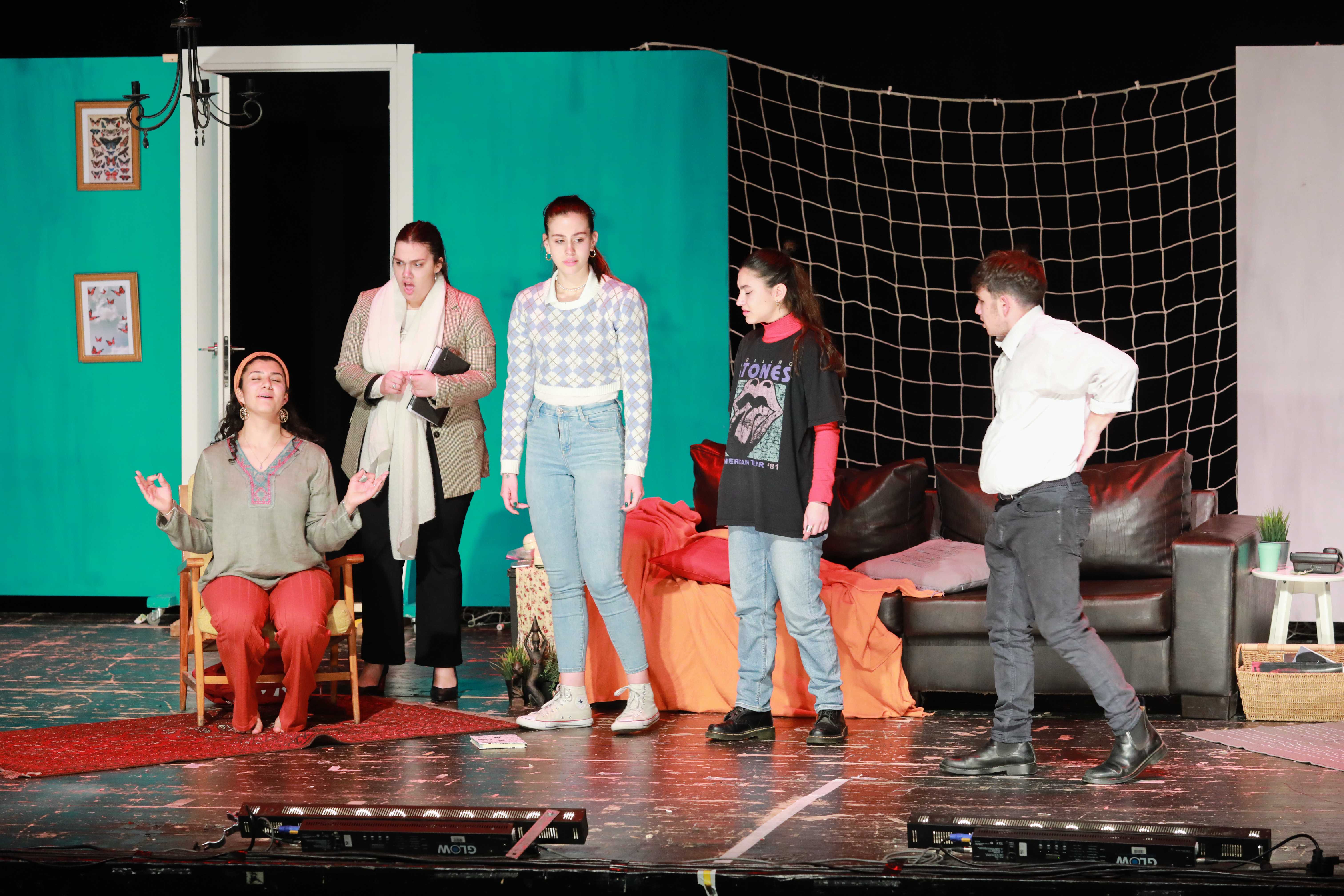 ערב הפקות תיאטרון בבית הספר העמק המערבי