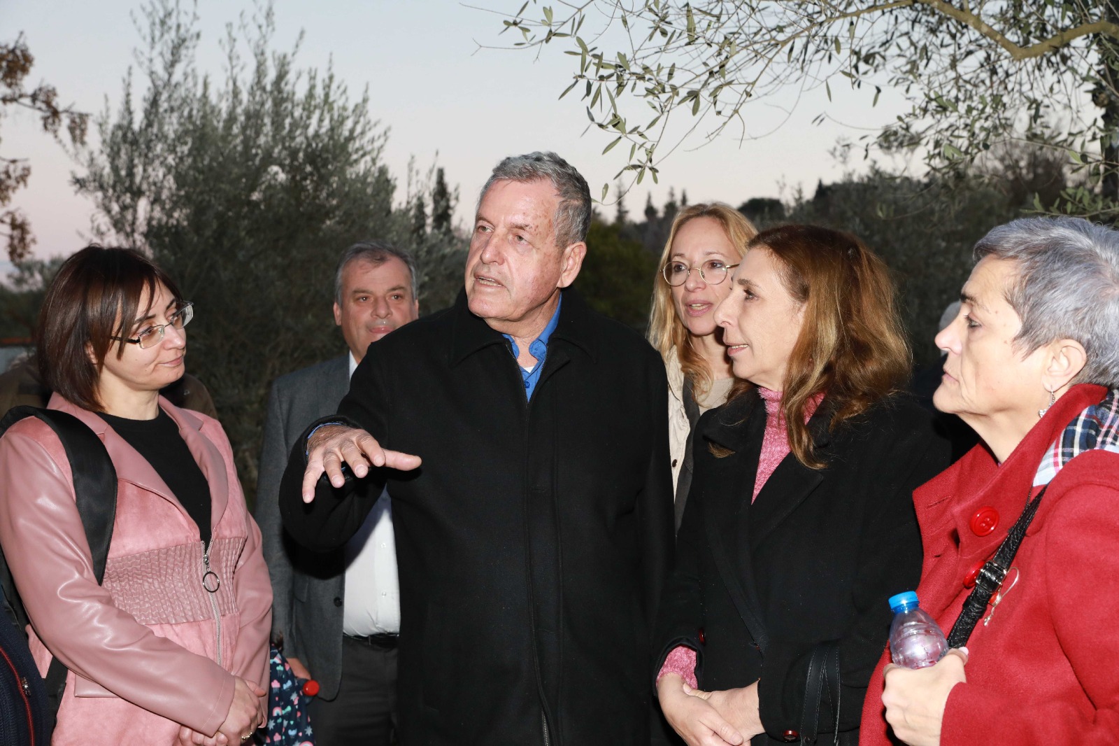 אייל בצר - ראש המועצה מדבר עם ראשי הערים מיוון במהלך הסיור