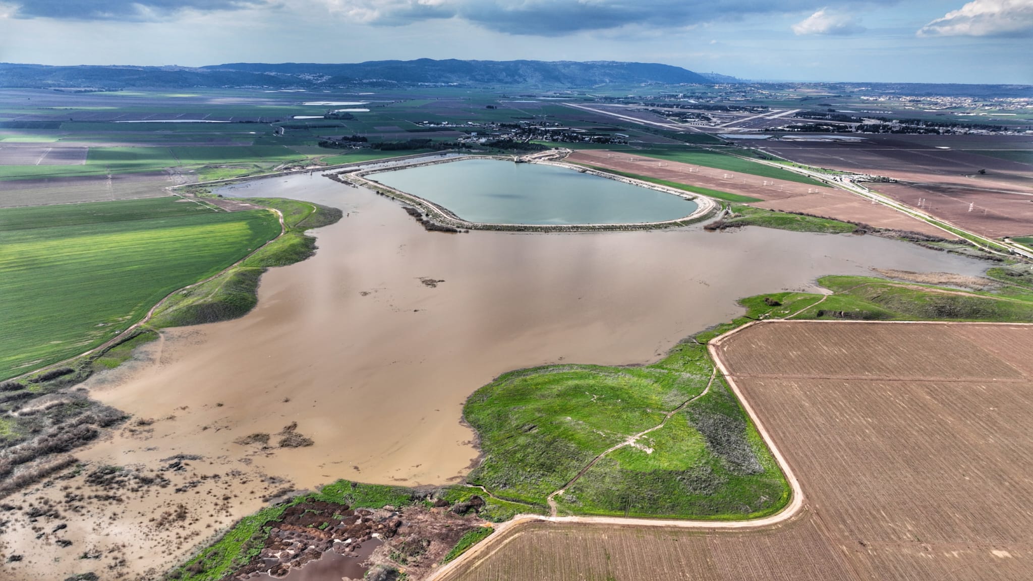 צילום של אגם כפר ברוך