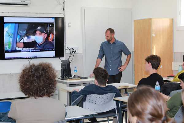 חן ביאר ביום הדמוקרטיה 