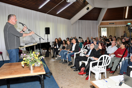 ראש המועצה אייל בצר בכנס מקום