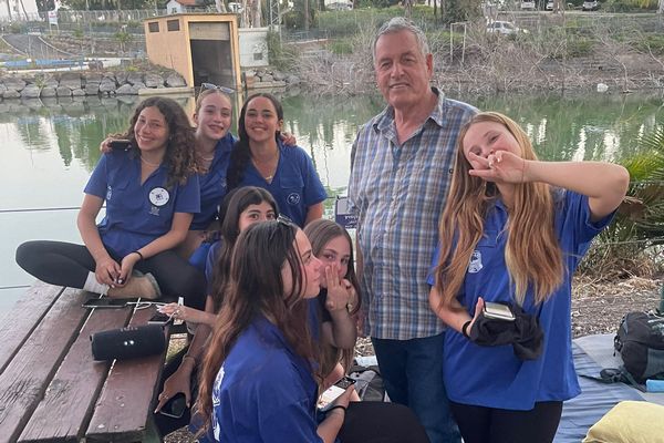 ראש המועצה וחניכות במפעלי פסח 