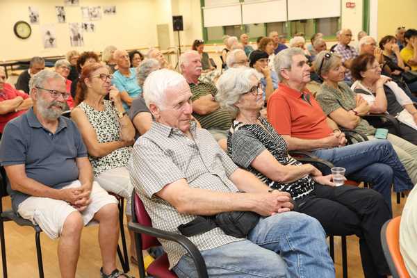 ותיקות וותיקי העמק שצעדו בשביל ישראל
