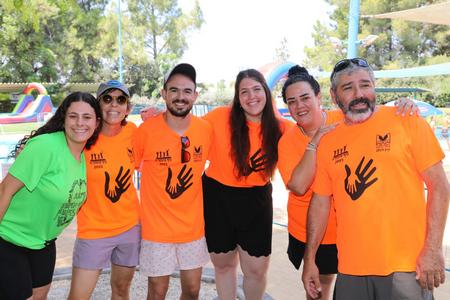 מתנדבים בקייטנה