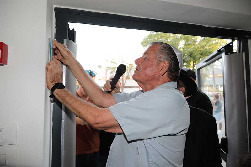 ראש המועצה קובע את המזוזה