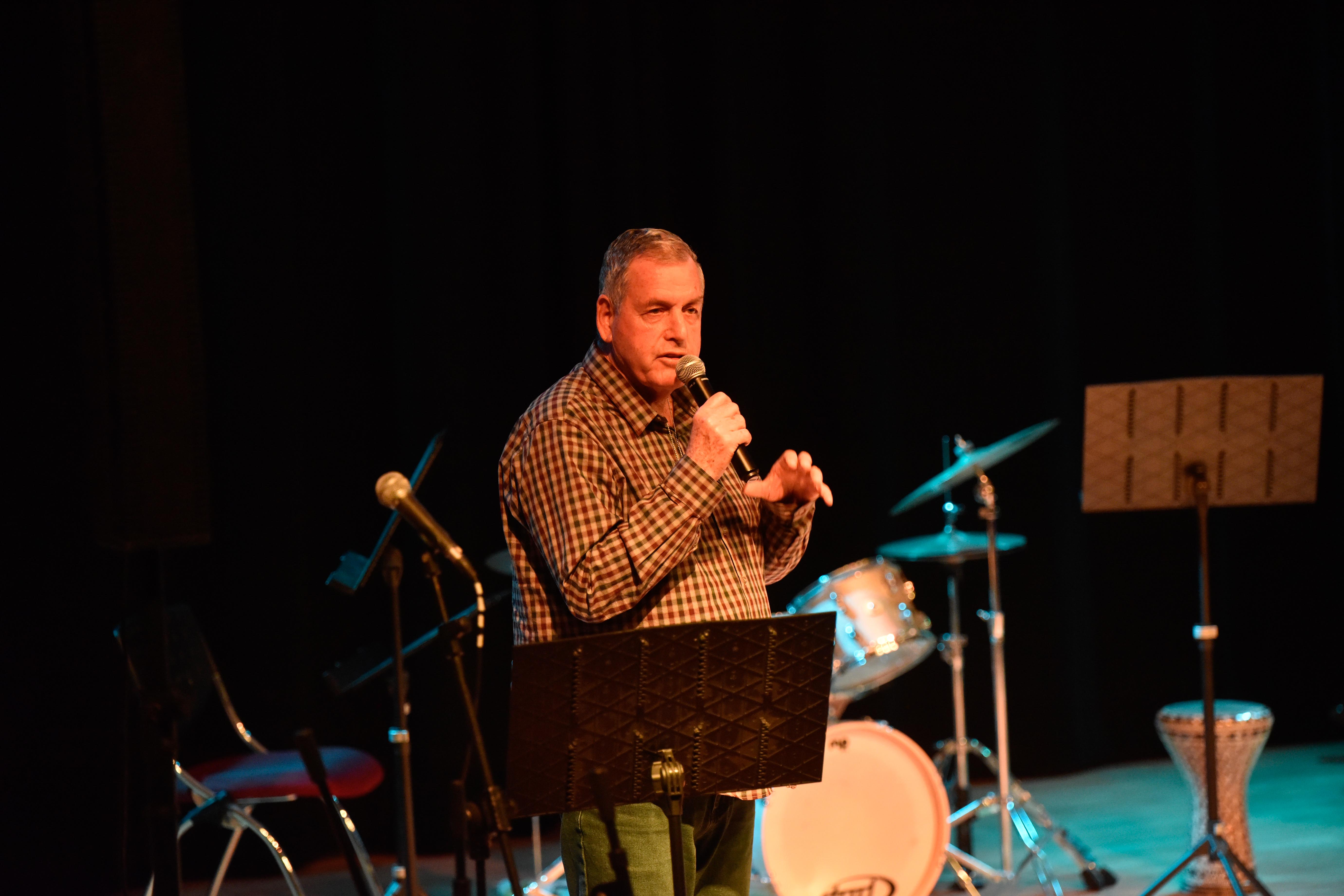 ראש המועצה, אייל  בצר, מברך 