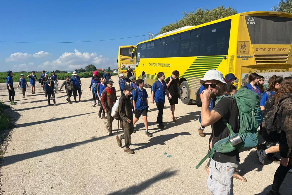 חניכים ואוטובוסים של המועצה