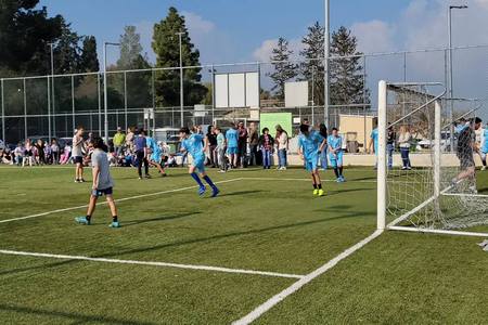משחק ראווה של נבחרת הכדורגל של בית הספר 'העמק' בנימין רוטמן 