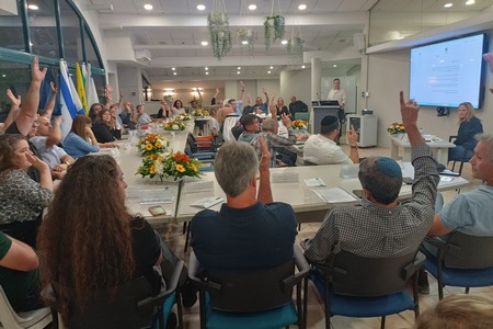 ישיבת מליאה חגיגית ראשונה ישיבת מליאה חגיגית ראשונה