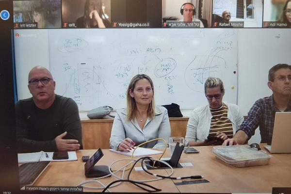 ראשת המועצה בחמל המועצה עם סגנה אבי סמוביץ ומנהל אגף חירום ניר שנער