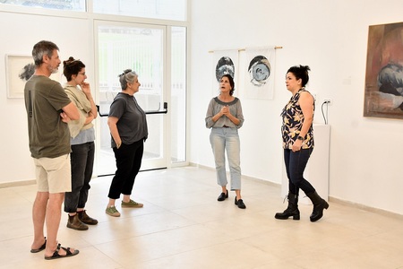 תערוכת דיאלוג בין שתי גלריות: מירווח בהרדוף ובמבואת אולם המופעים ביפעת