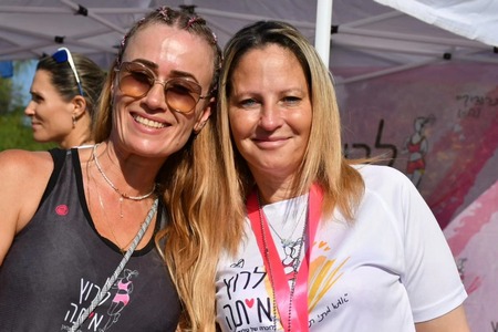 ראשת המועצה עם מרב שואן במרוץ לרות איתה