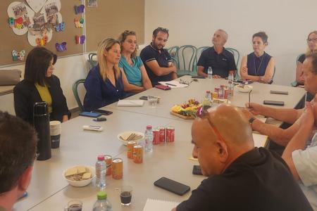 מטה עם מטה מנשית זבדה