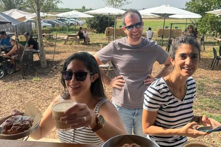 נהנים מקפה ומאפה בקטפת - בית שערים