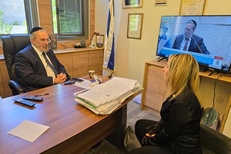 שלומית שיחור רייכמן - ראשת המועצה בפגישה עם חכ יעקב אשר - יור ועדת פנים והגנת הסביבה שלומית שיחור רייכמן - ראשת המועצה בפגישה עם חכ יעקב אשר - יור ועדת פנים והגנת הסביבה