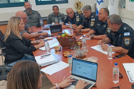 פגישה עם מפקד מרחב עמקים – תת ניצב אבי דניאלי, מפקד מרחב צפון במגב – ניצב משנה ערן לוי ומפקד תחנת מגדל העמק – סגן ניצב ירון בן ישי