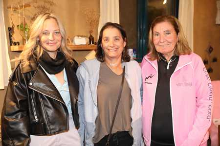 ראשת המועצה עם משתתפות באירוע