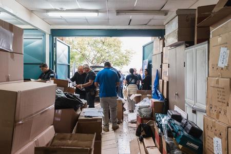 חלוקת ציוד לצוותי הצלי ביישובים תרומת החמת האזרחי