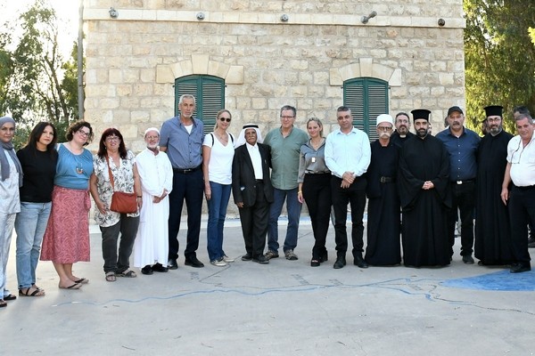 יהודים וערבים באתר רכבת העמק