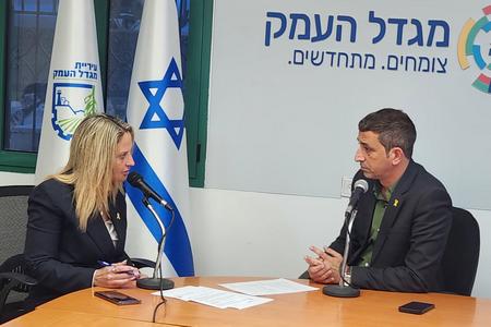 עם ראש העיר מגדל העמק בפודקאסט בנושא שדה התעופה