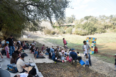 נובמבר הירוק בקיבוץ אלונים - הצגה