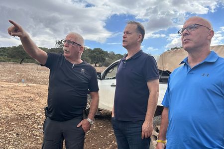 מנכל המועצה בשיתוף צוות מאגף חירום ביטחון ואכיפה בסיור שטח