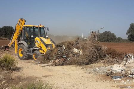 ניקיון שטחים פתוחים