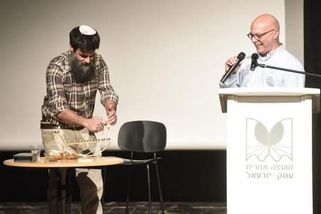 הדלקת נר שני של חנוכה 