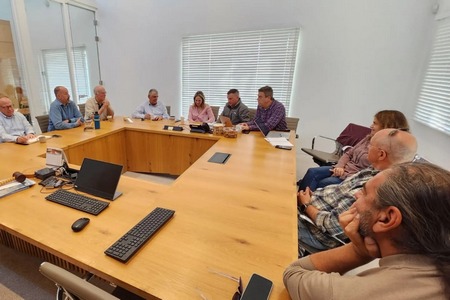 בסיור של מנהל רשות שדות התעופה - שמואל זכאי בעמק 