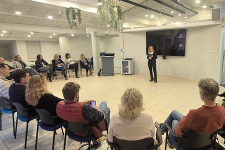 מפגש שולחן מנהלים