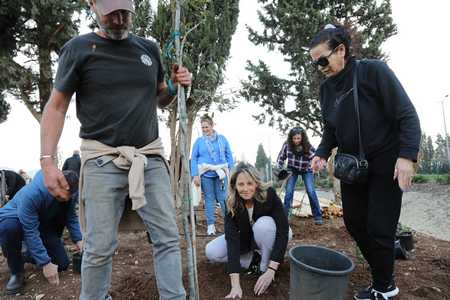 ראשת המועצה בטקס נטיעות לציון הקמתו של גן אדמה טובה