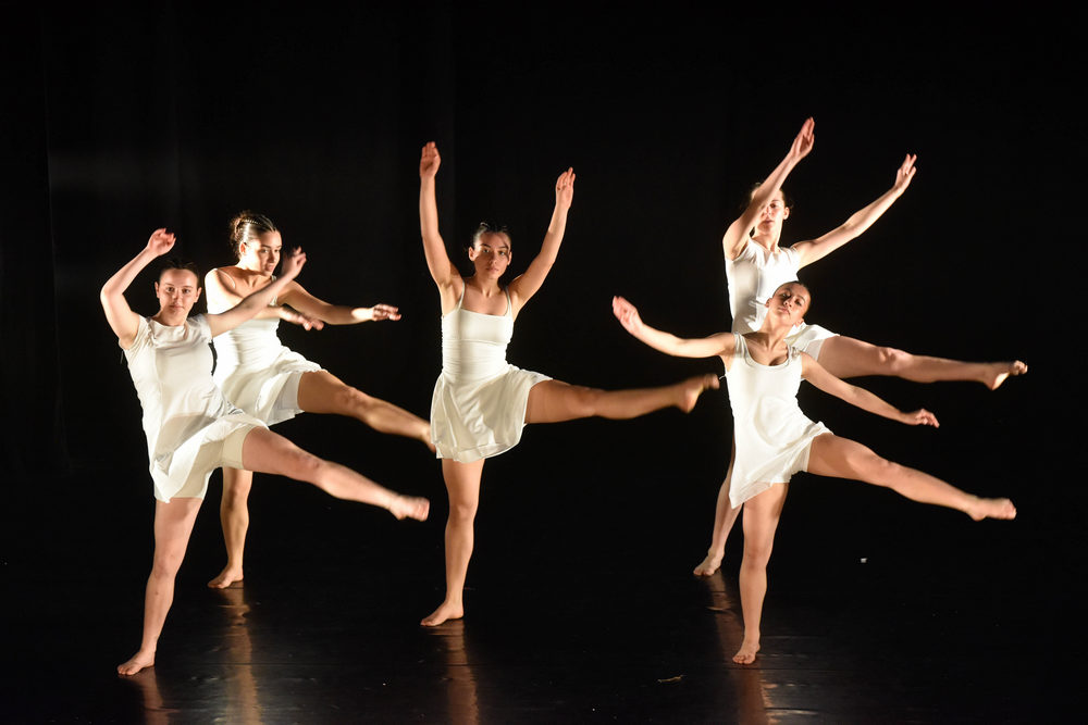 ערב עבודות אישיות של בוגרות המגמה למחול בבית האמנויות