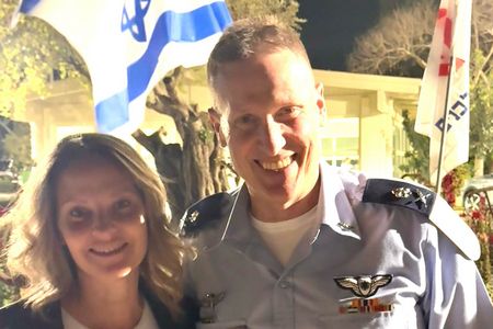 עם מפקד חיל האוויר בסעודת איפטאר