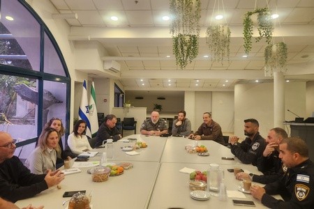 ראשת המועצה ובכירי מערכת האכיפה באזור מזרח המועצה 