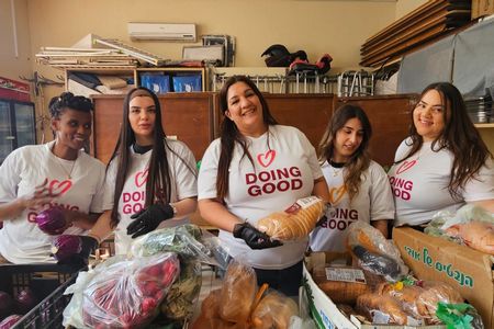 צוות מינהל הכנסות בעזר לזולת